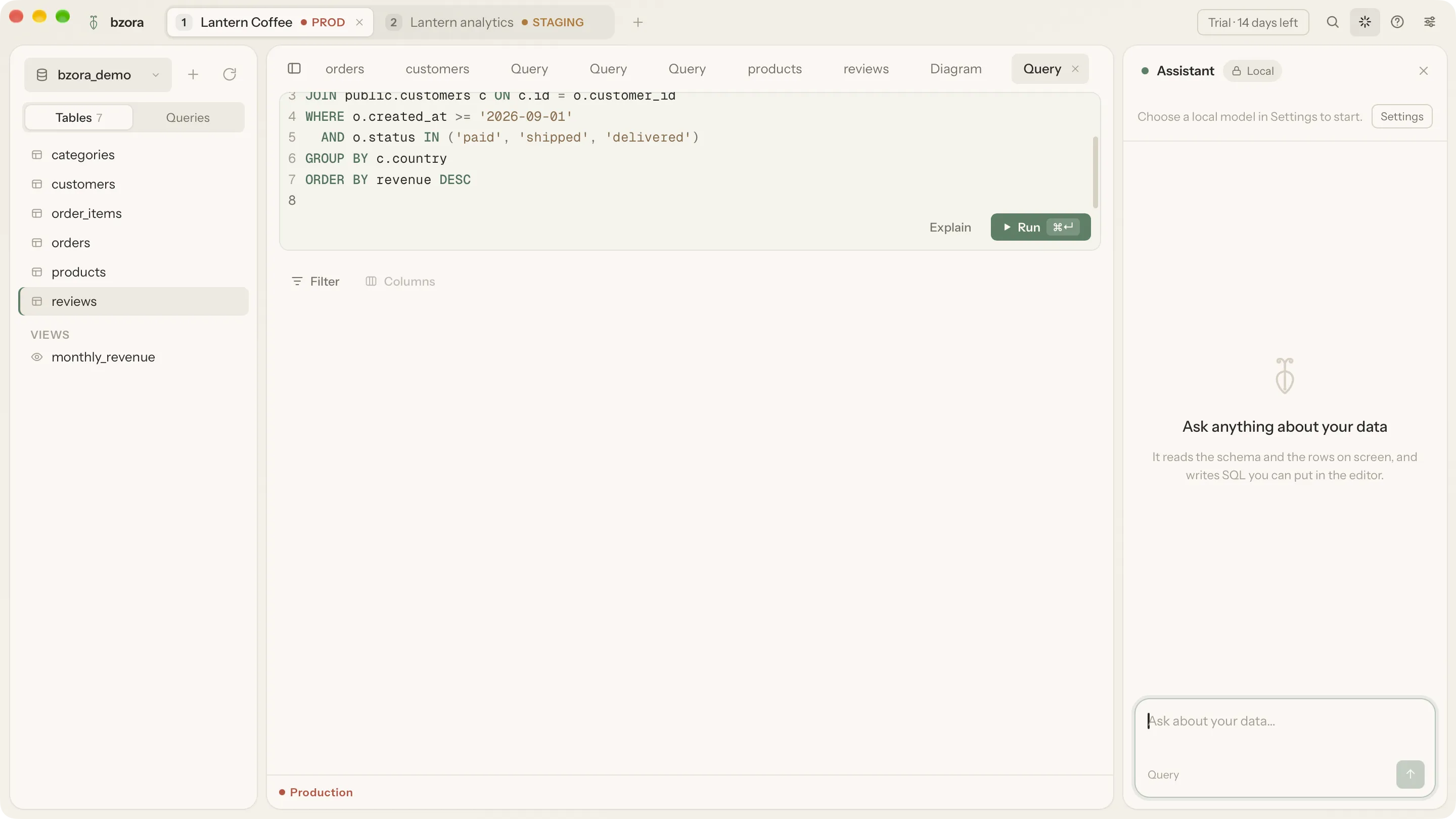 The assistant panel open beside the SQL editor